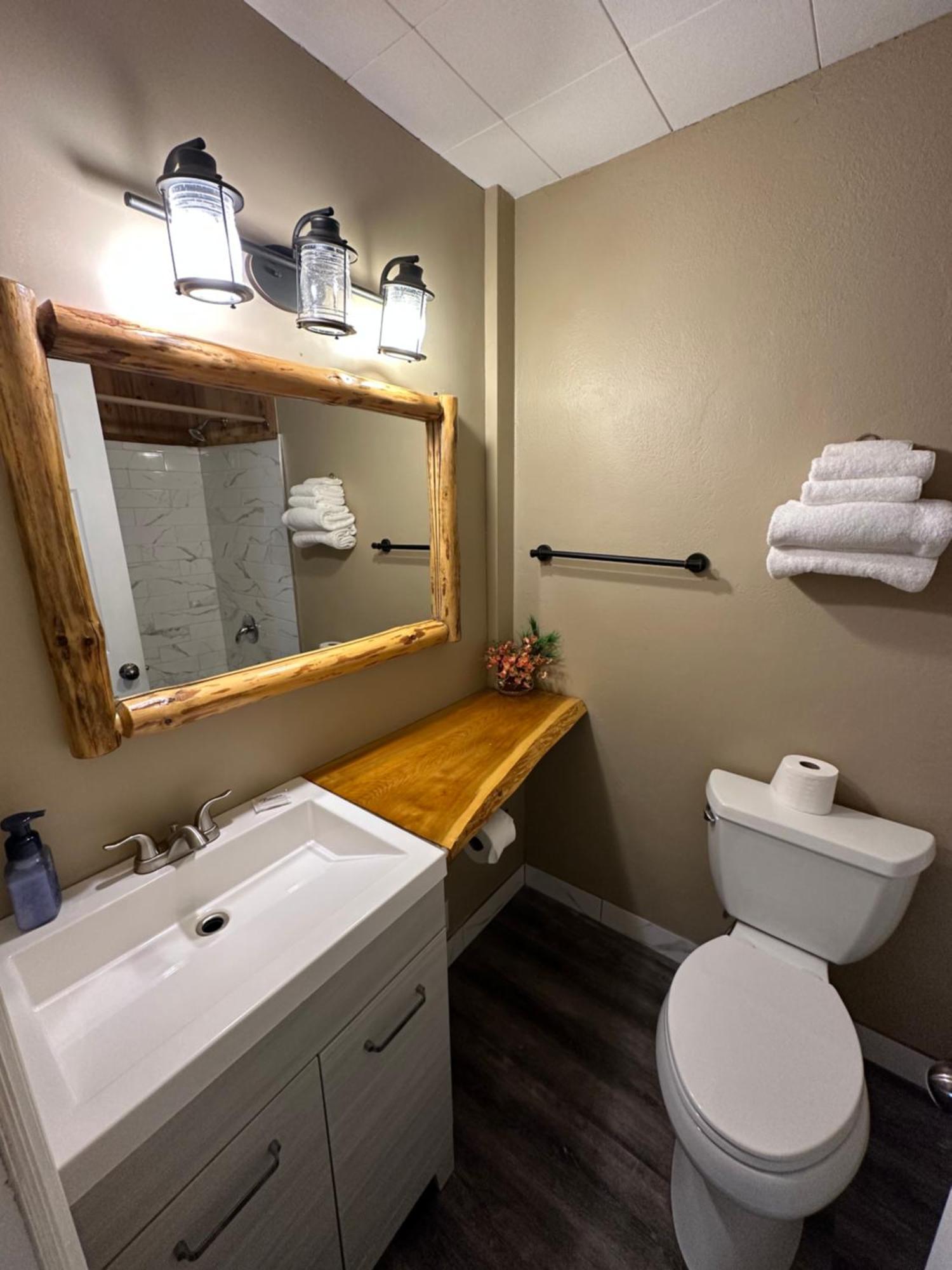 Pinecrest Motel Nipigon Eksteriør billede
